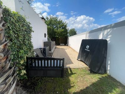 Swimming pool, Jacuzzi, Pool house at the foot of the Pagnol hills