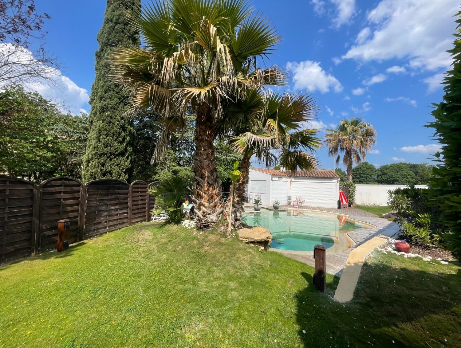 Swimming pool, Jacuzzi, Pool house at the foot of the Pagnol hills