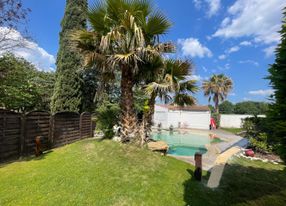 Swimming pool, Jacuzzi, Pool house at the foot of the Pagnol hills