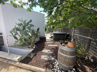 Swimming pool, Jacuzzi, Pool house at the foot of the Pagnol hills