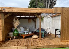 Garden with terraces and swimming pool