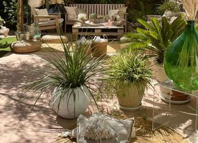 Garden with terraces and swimming pool