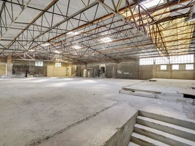 Priest premises of 3,000 m²