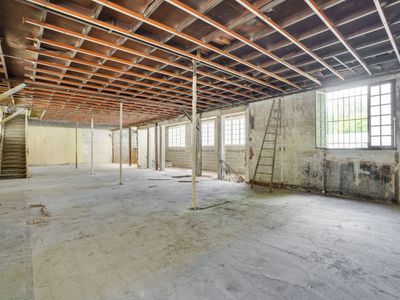 Priest premises of 3,000 m²