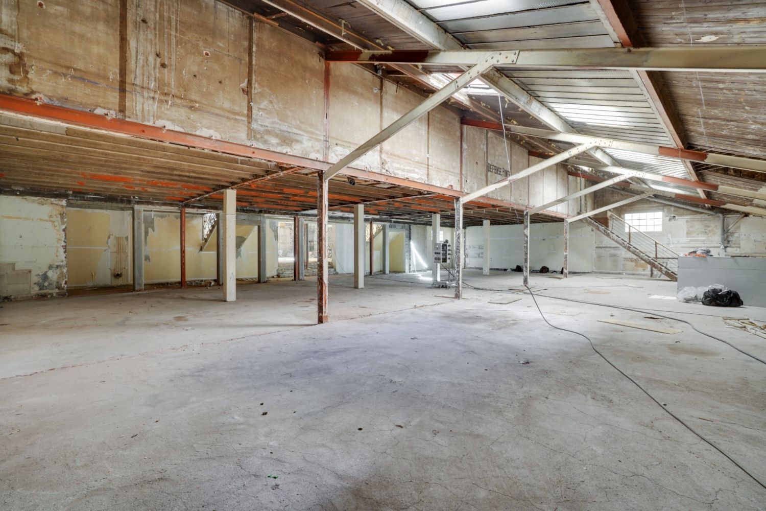 Priest premises of 3,000 m²