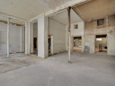 Priest premises of 3,000 m²