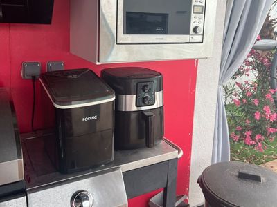 Large 300 m² terrace with swimming pool and open view