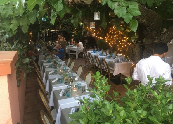 Superb garden restaurant in the heart of Saint Tropez