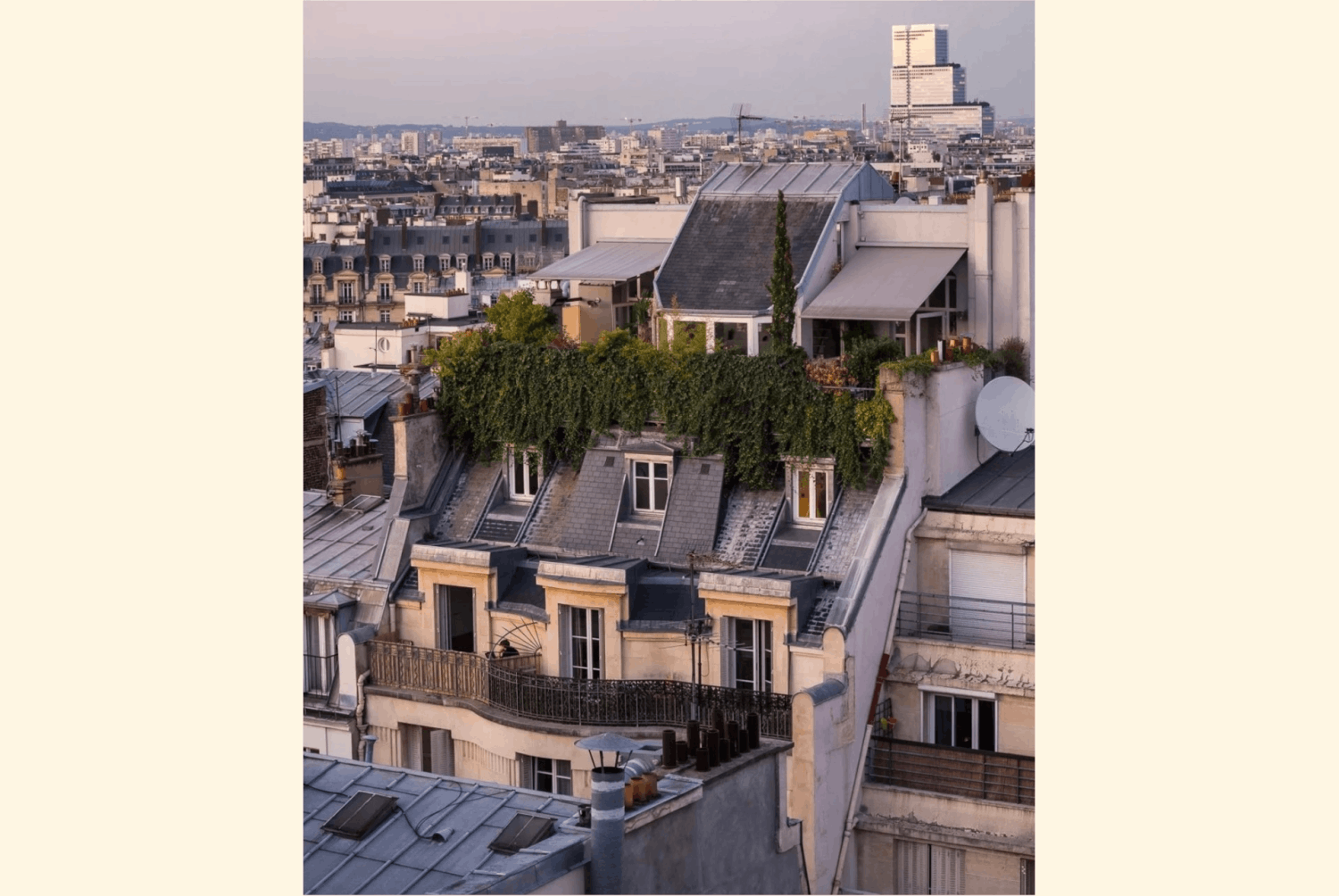 Atypical Triplex Venue with Terrace & Paris Landmark Views