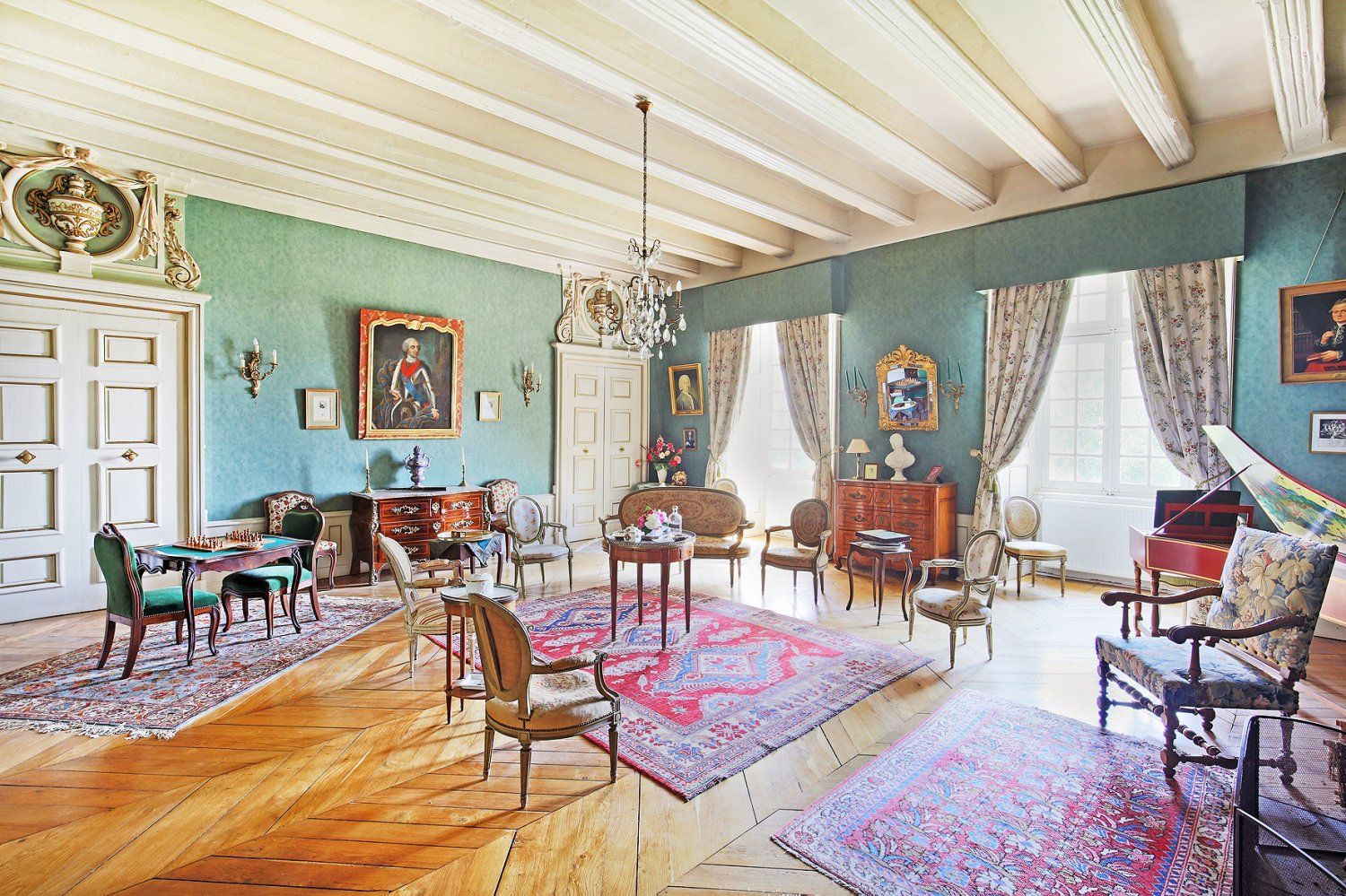 Château du XIVe à 40 mn de Lyon 