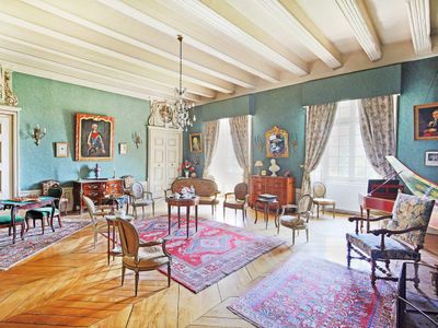 14th century castle 40 minutes from Lyon