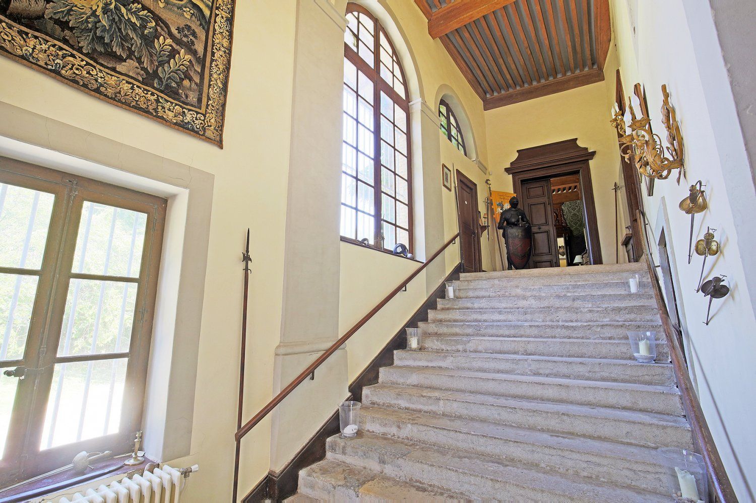 Château du XIVe à 40 mn de Lyon 
