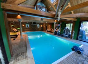 Cozy cottage with indoor pool