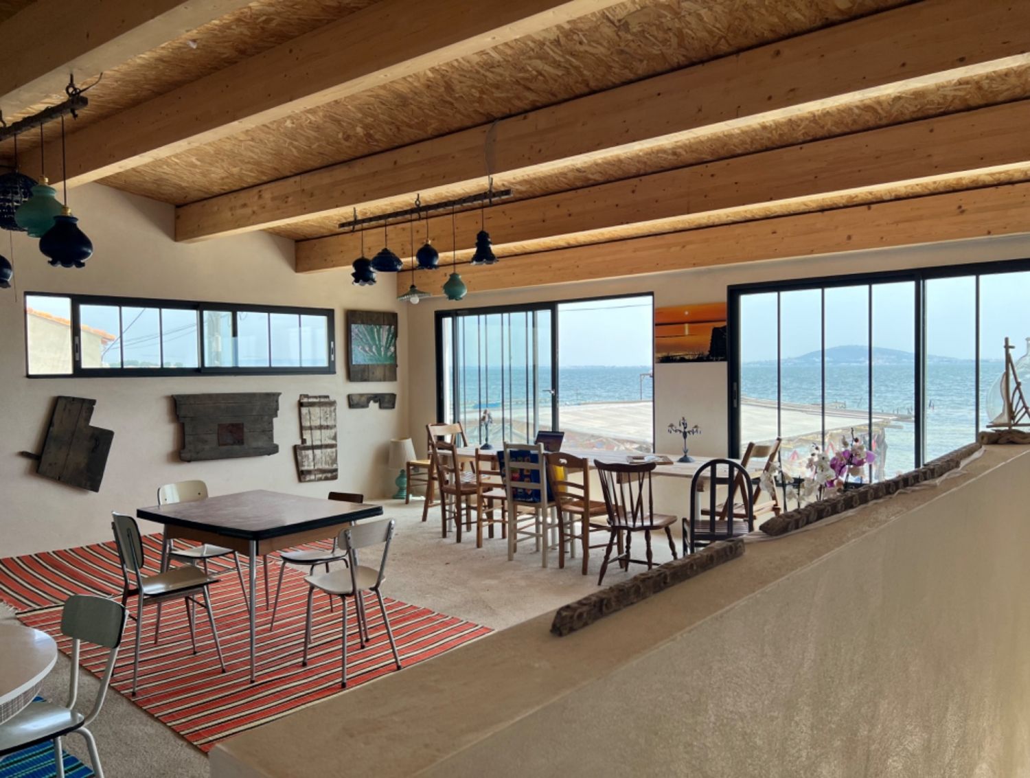 Reception room with lagoon view