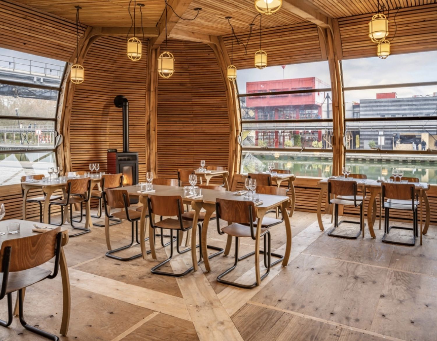 Canal-Side Cabin Restaurant in Parc de la Villette for Private Events