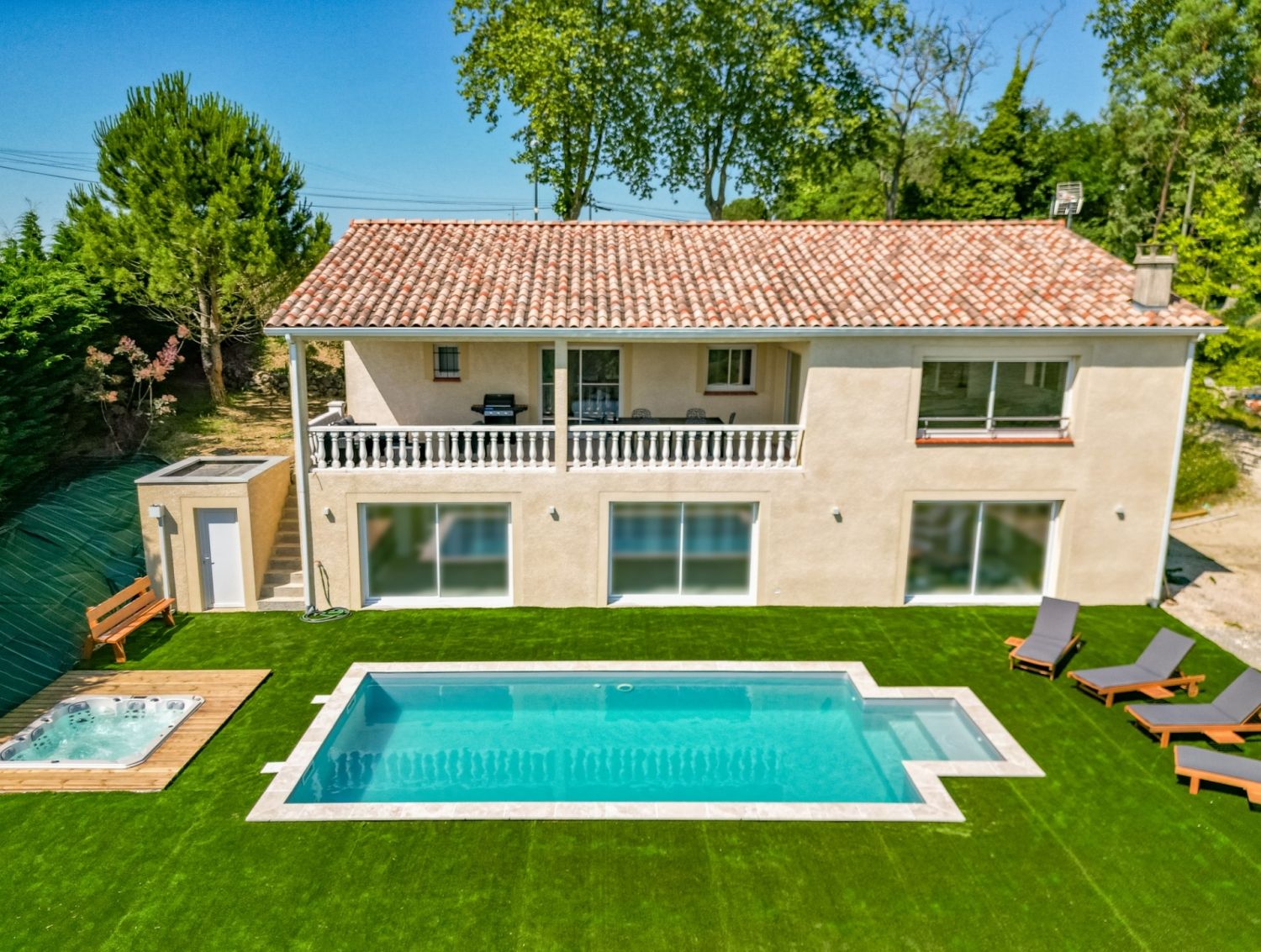 Villa avec piscine, jacuzzi, vue panoramique, bar, billard, salle de cinéma