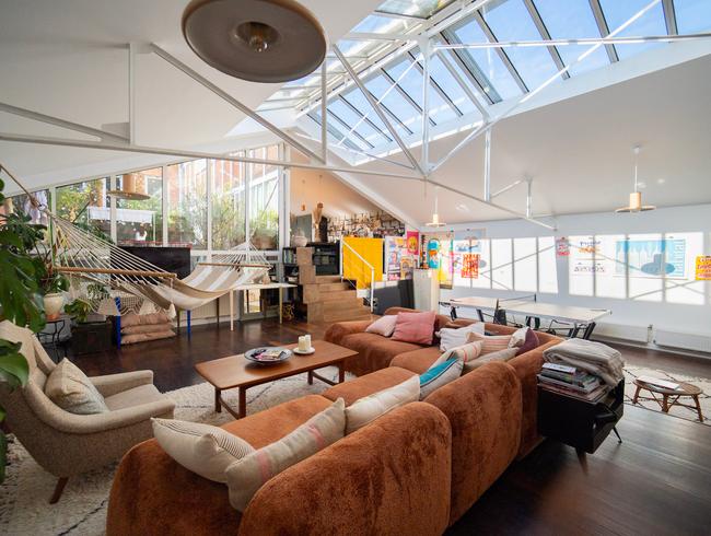 6 bedroom loft with terrace not overlooked