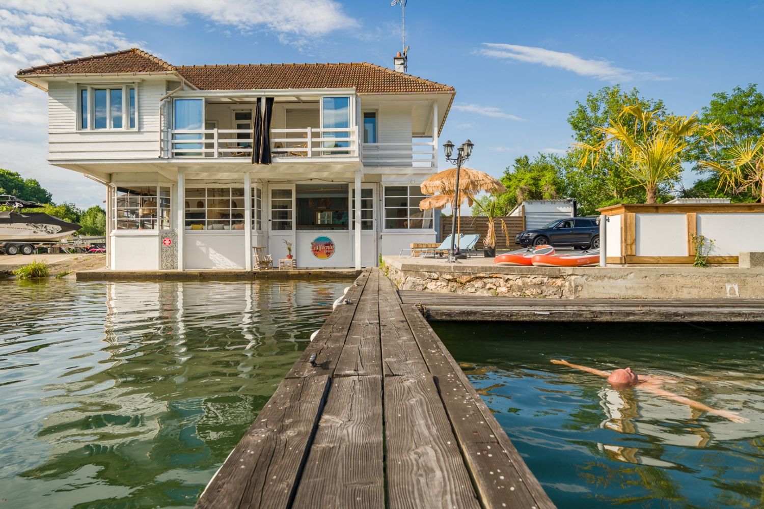 Luxurious Californian-style villa with panoramic views of the Seine