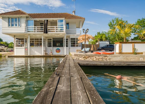 Luxurious Californian-style villa with panoramic views of the Seine