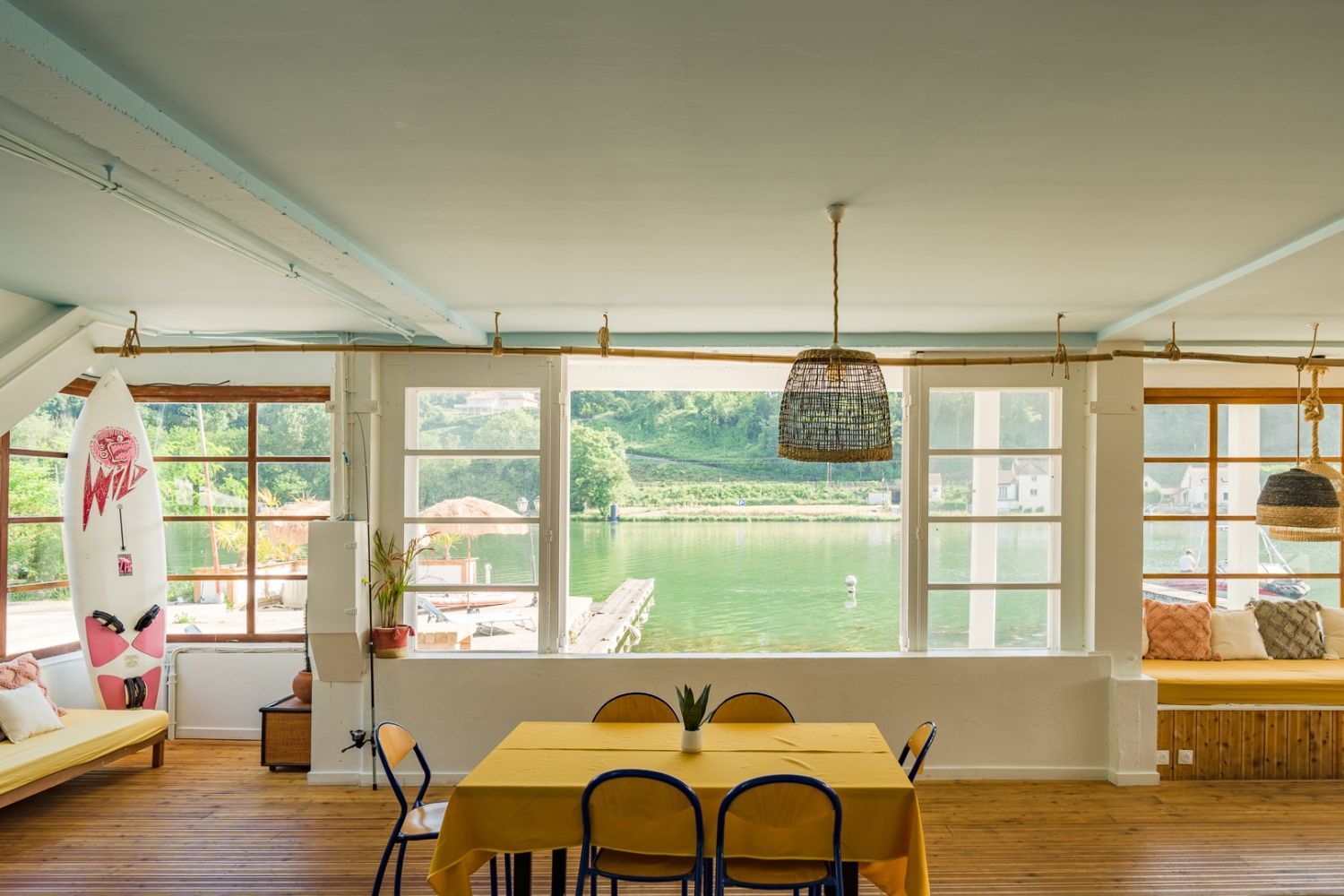 Luxurious Californian-style villa with panoramic views of the Seine