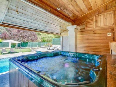 Guest House with swimming pool and spacious garden for 30people