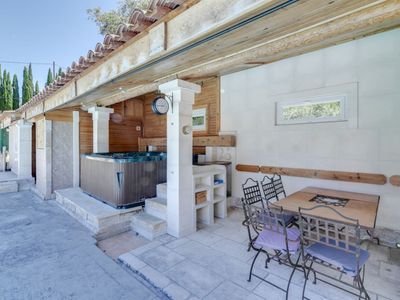 Guest House with swimming pool and spacious garden for 30people