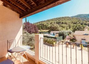 Maison d'hôtes avec piscine et grand jardin pour 30 personnes