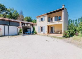 Maison d'hôtes avec piscine et grand jardin pour 30 personnes