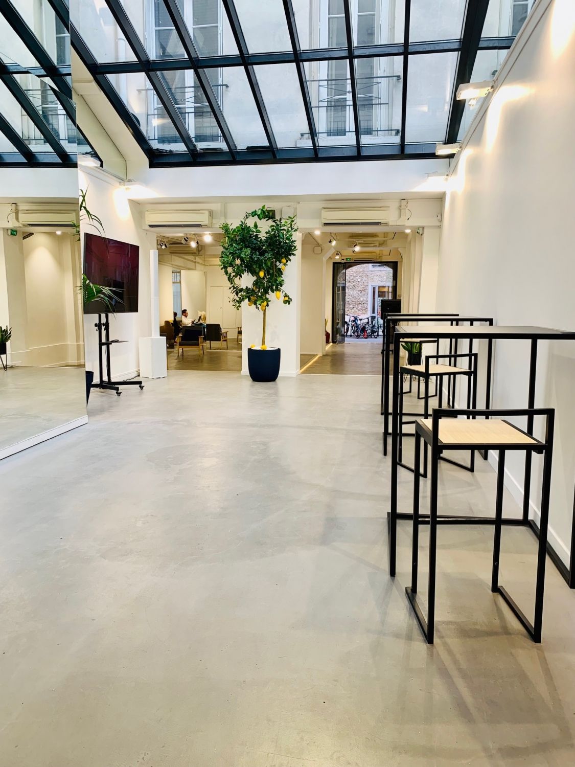 Event venue in the heart of the Marais under glass roof 