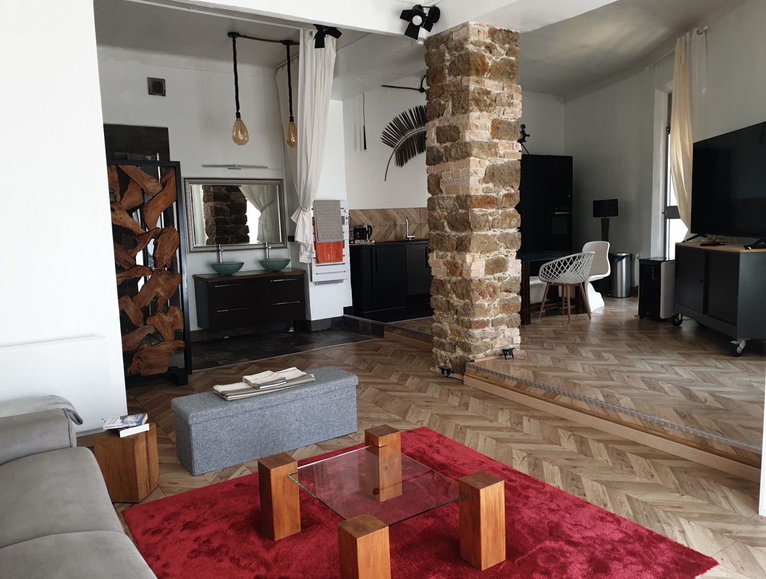 Loft historique à Cannes avec plafonds de 4m – Près de la Croisette