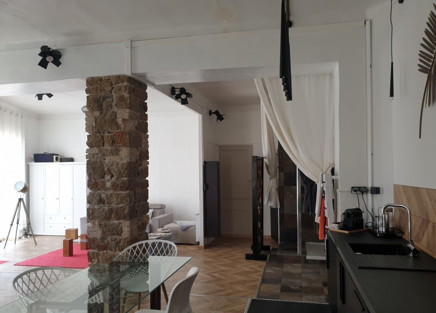 Loft historique à Cannes avec plafonds de 4m – Près de la Croisette
