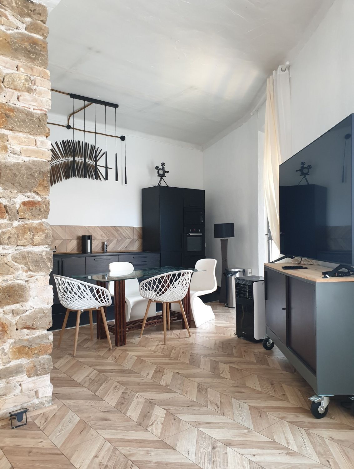 Loft historique à Cannes avec plafonds de 4m – Près de la Croisette