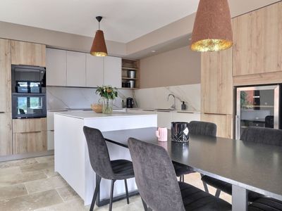 Villa with swimming pool and jacuzzi pond view