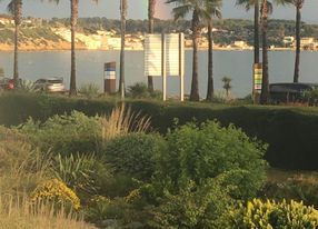 Apartment facing the sea.