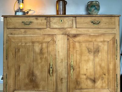 Chic and authentic domain