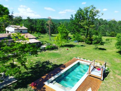 Land with swimming pool and summer kitchen