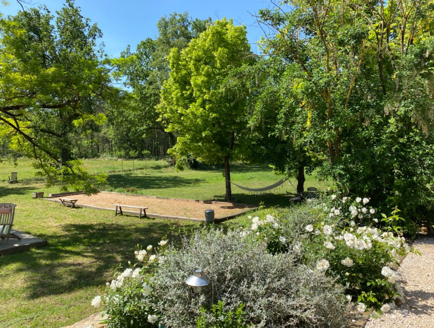 Land with swimming pool and summer kitchen