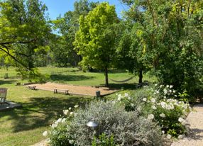 Land with swimming pool and summer kitchen