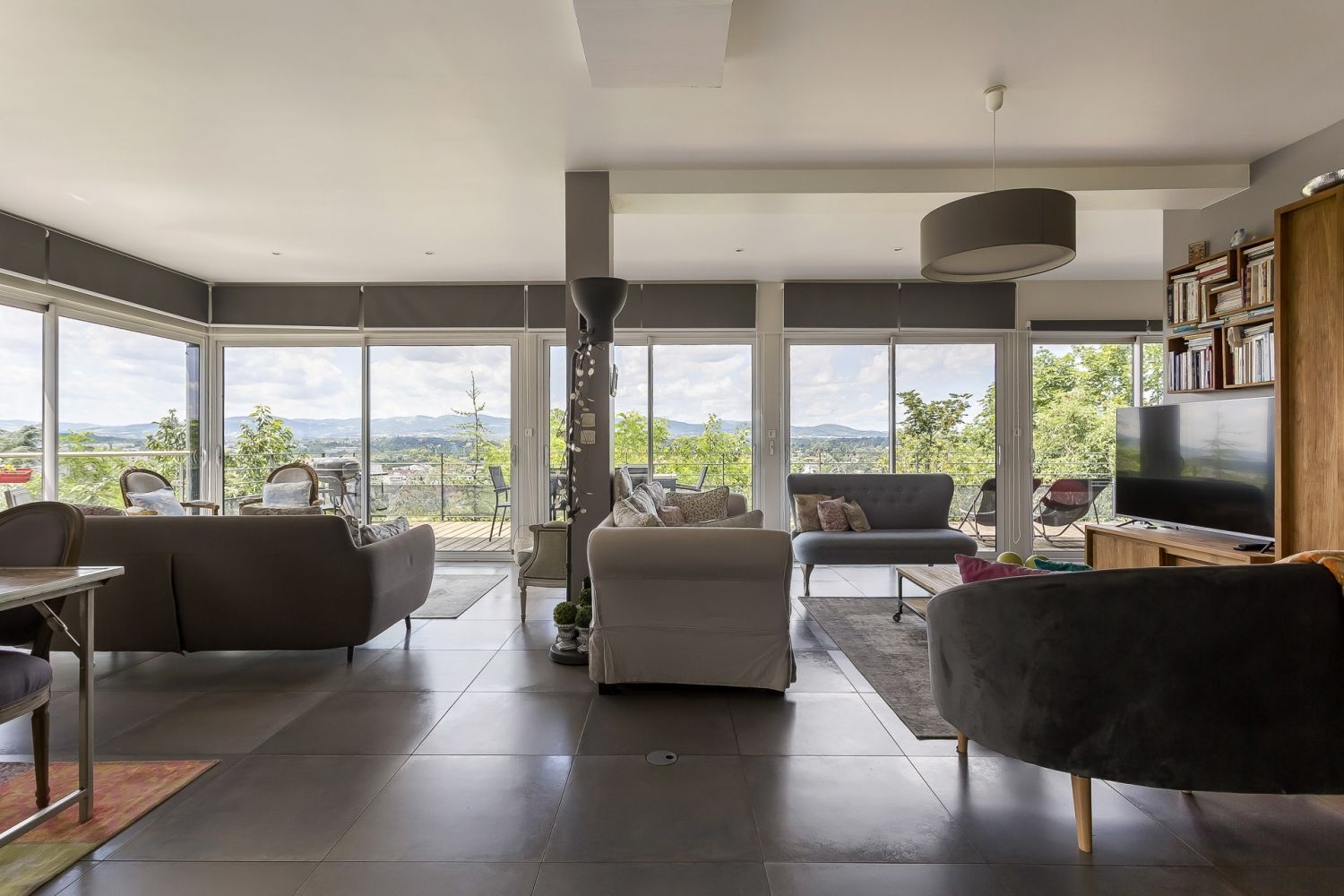 Large room and two terraces with panoramic views