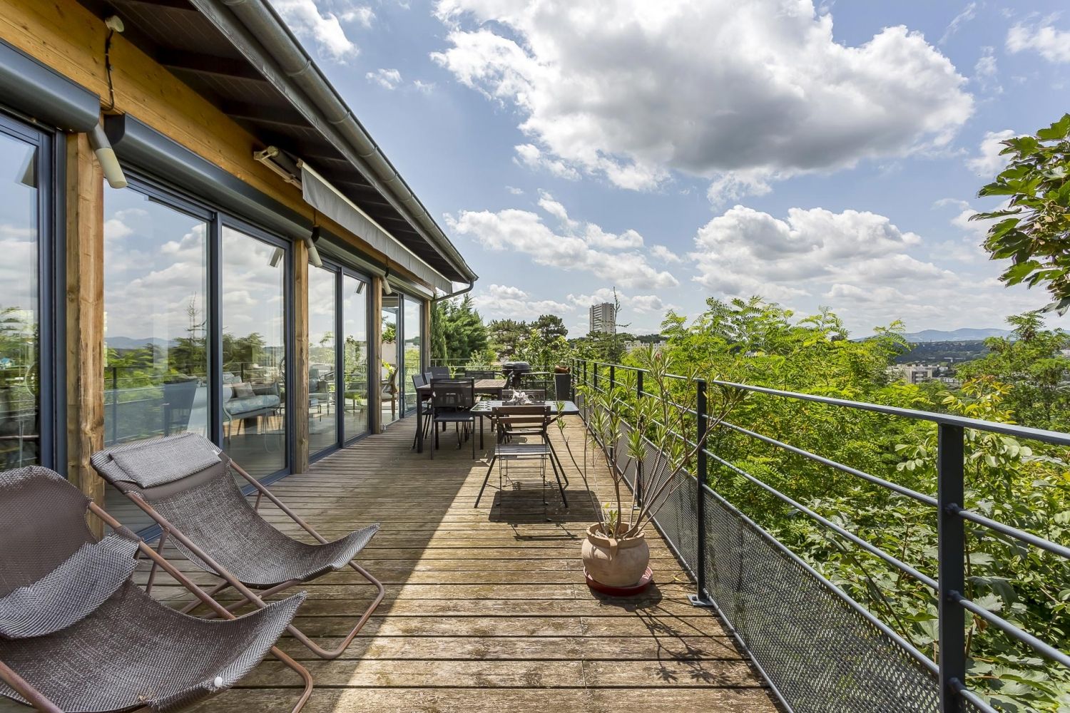 Large room and two terraces with panoramic views