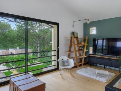 Magnificent villa with swimming pool, mountain view