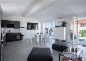 Building of 6 apartments 12 minutes from the Palais des Festivals