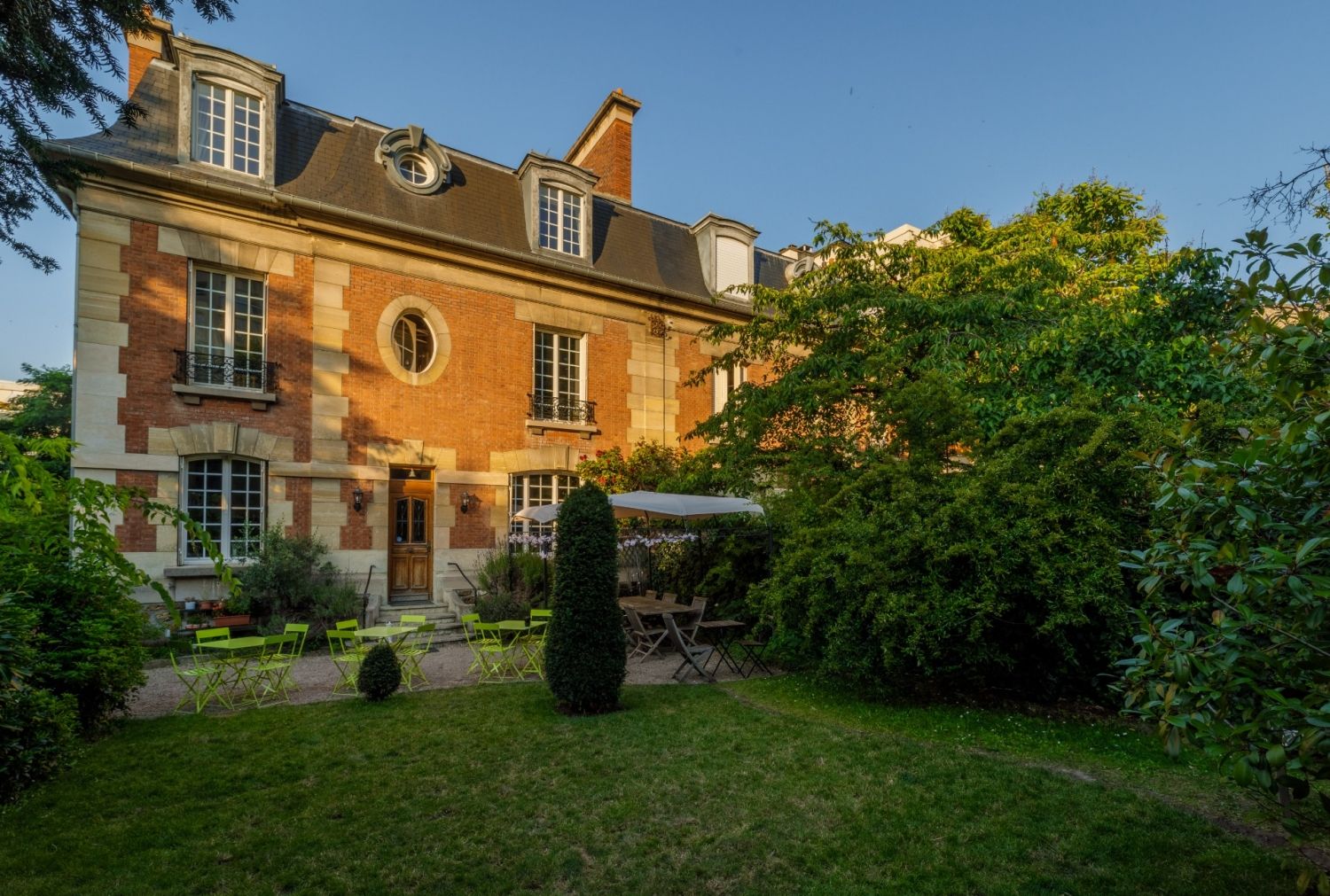 Private mansion with garden
