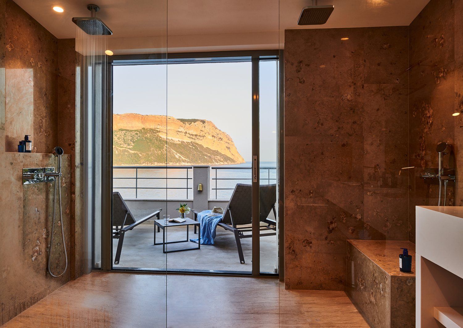 Villa de Luxe avec Piscines Privées et Accès à la Mer à Cassis