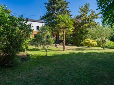Balinese garden at the gates of Paris