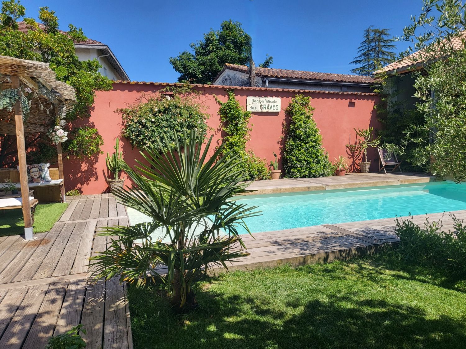 Large family home with swimming pool