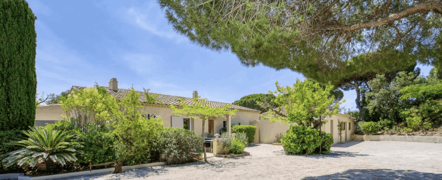 Bastide avec piscine au coeur des vignes