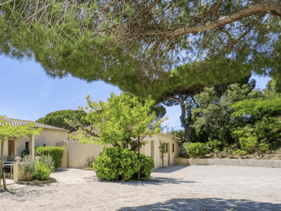 Bastide avec piscine au coeur des vignes