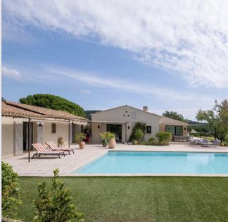 Bastide with swimming pool in the heart of the vineyards