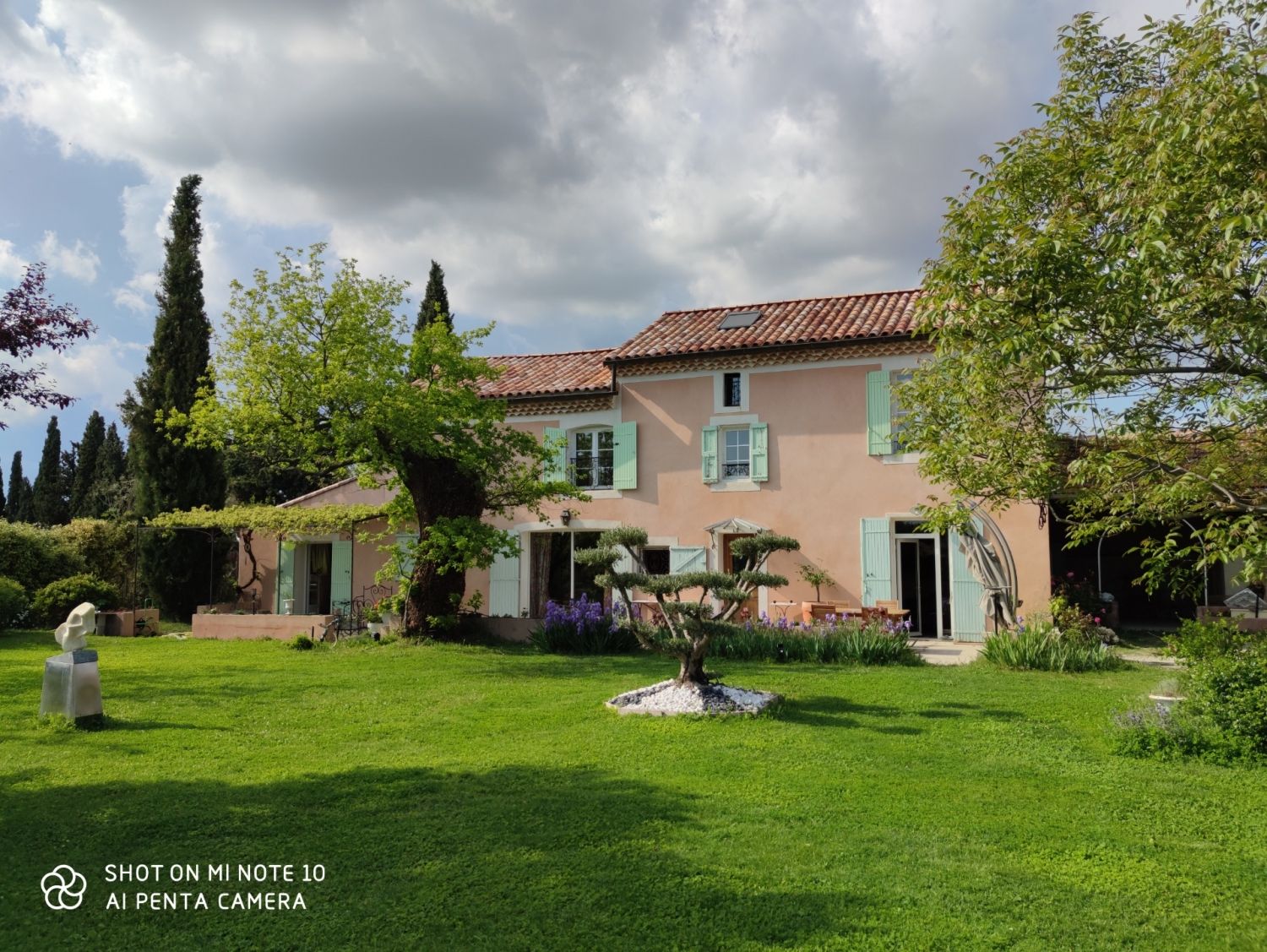Superb old farmhouse with swimming pool and large garden